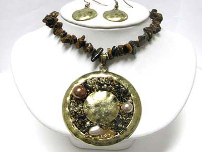 Natural stone and beads art deco metal round pendant chip stone necklace earring set