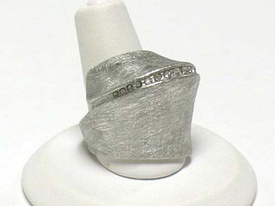 Crystal line scratch puffy metal ring - brass metal