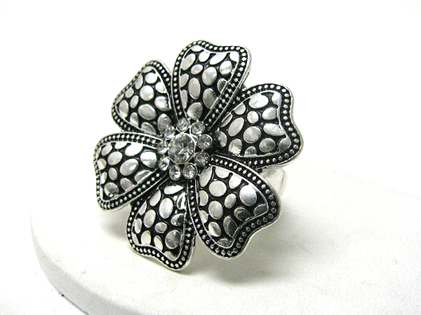 Crystal center large metal flower stretch ring