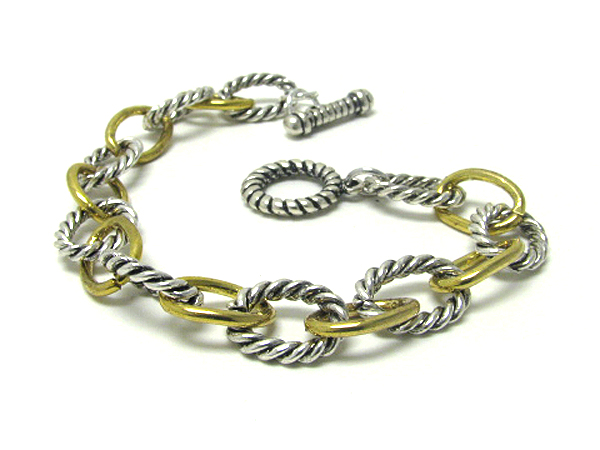 Twisted metal chain link toggle bracelet