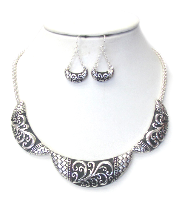 Designer textured necklace set