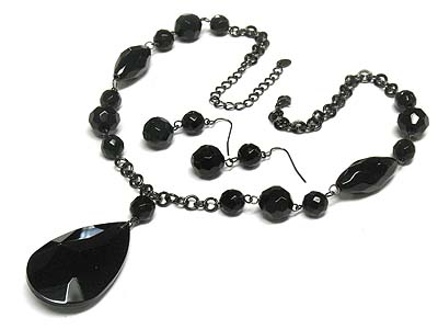 Facet onyx glass tear drop and stone link chain necklace and earring set