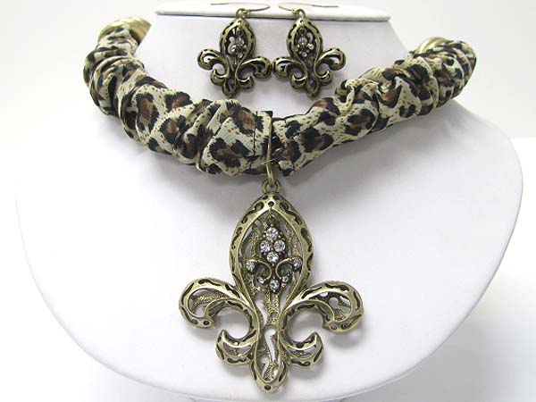 Crystal stud fleur de lis pendant and leopard pattern scarf wrapped necklace erarring set