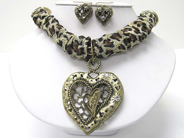 Crystal stud heart pendant and leopard pattern scarf wrapped necklace erarring set