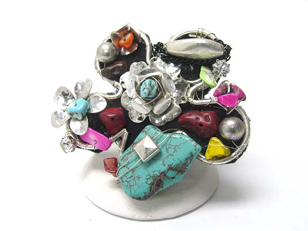 Natural chip stone and metal craft work flower stretch ring