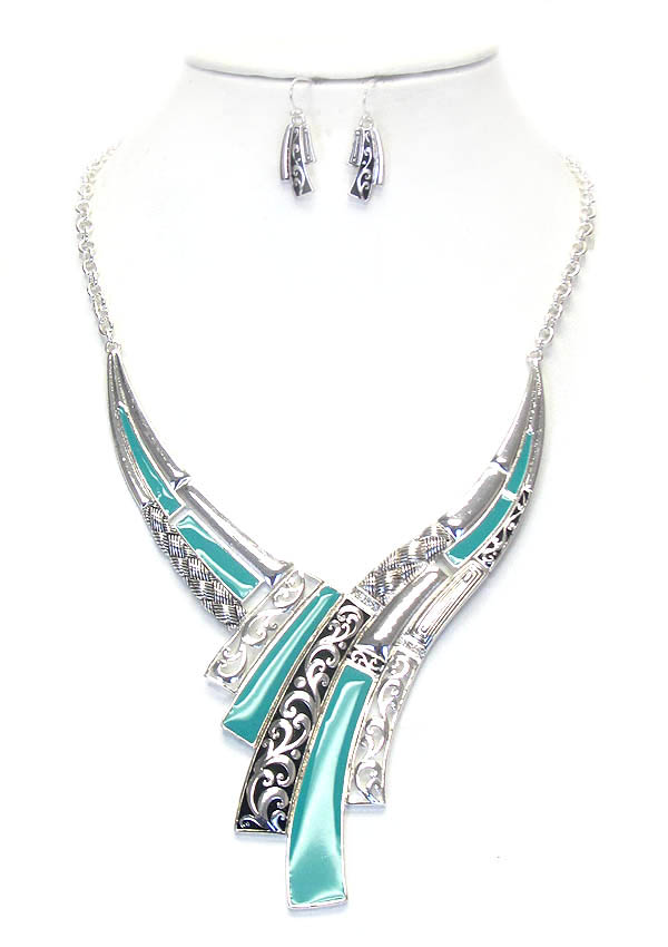 Metal filigree and epoxy necklace set