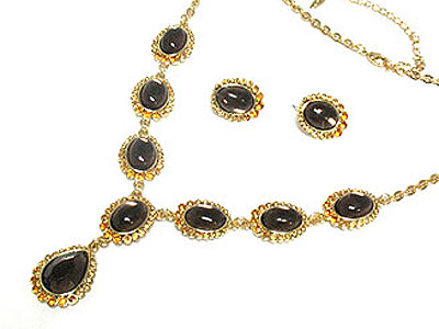 Crystal surrounded facet glass y drop necklace and earring set