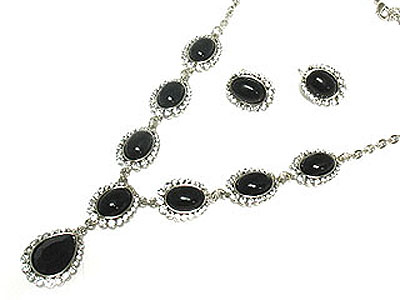 Crystal surrounded facet glass y drop necklace and earring set