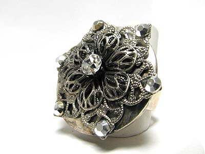 Burnish metal crystal flower stretch ring