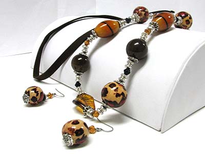 Animal pattern wood ball link long necklace earring set