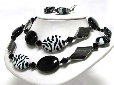 Zebra pattern long necklace earring set