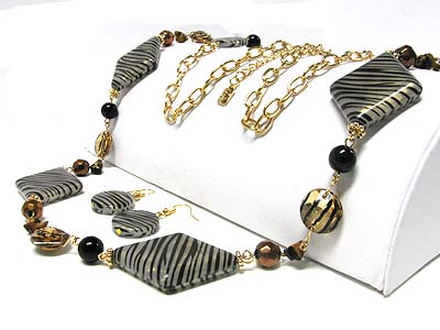 Animal pattern acryl part link long necklace earring set