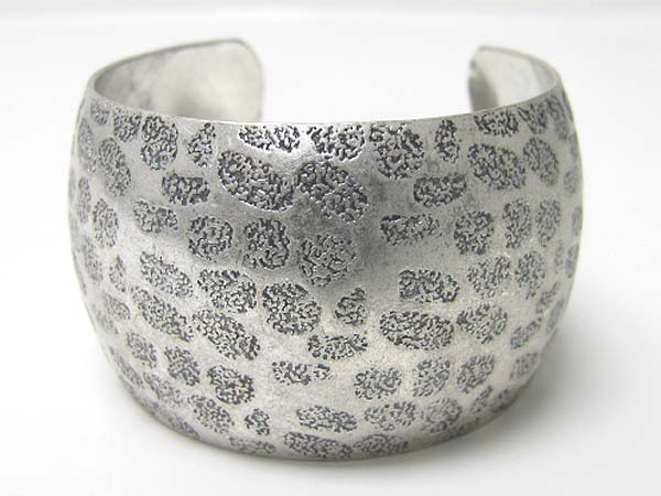 Burnish metal textured cuff bangle