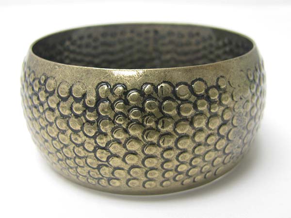 Burnish metal textured round bangle