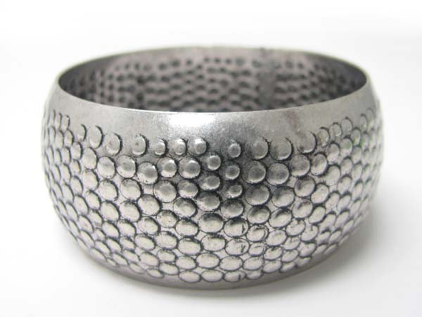 Burnish metal textured round bangle