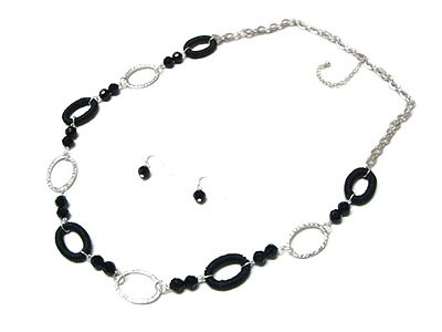 Jet beads and burnish chain link necklace and earring set