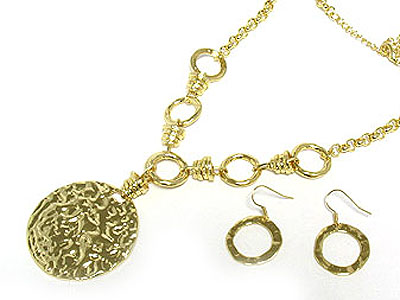 Metal disk and ring linked necklace and earring set