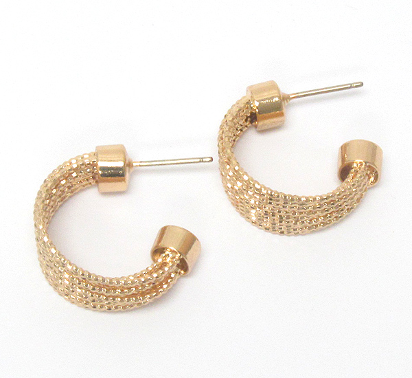 Multi textured wire link earring