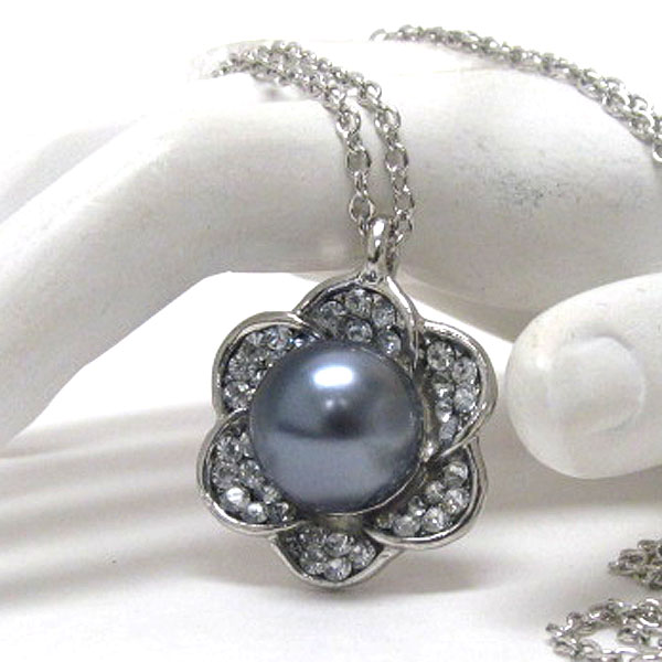 Crystal petal and center pearl flower pendant necklace