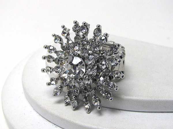 Multi crystal stud flower stretch ring