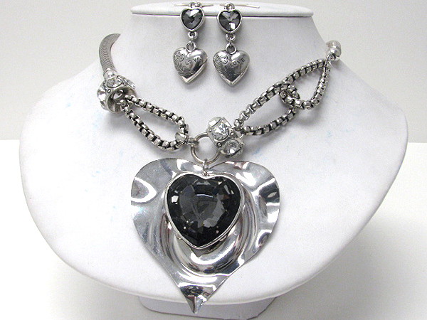 Facet glass and metal heart pendant and snake chain necklace earring set