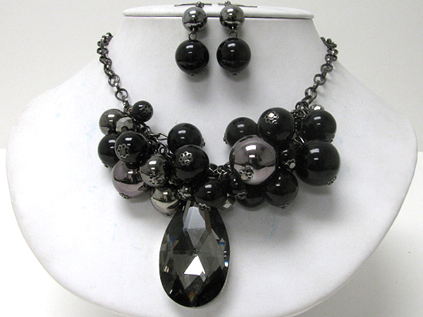 Tear drop facet glass and multi pearl deco necklace earring set