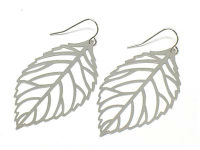 Metal filigree leaf shape earring