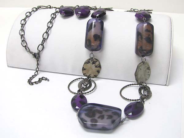 Animal print acryl stick and metal chain link necklace earring set