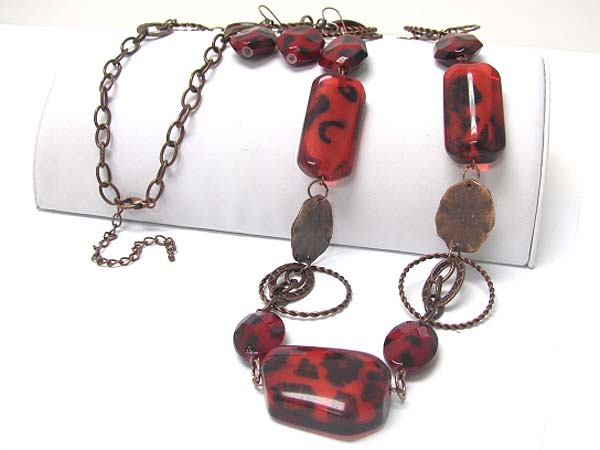 Animal print acryl stick and metal chain link necklace earring set