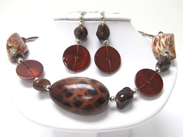 Animal pattern ceramic stone and shell disk link necklace earring set