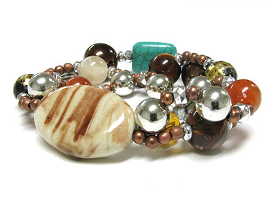 Multi material figurine and shell and chip stone 3 line stretch bracelet