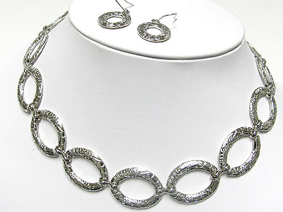 Designed metal chain link neckalce and earring set