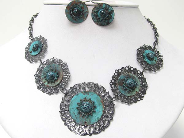 Turquoise stone and round patina filigree metla disk link necklace earring set