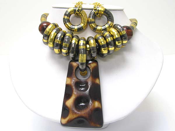 Ethnic style snake chain donut and resin large pendant necklace earring set?