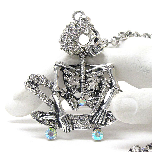 Halloween theme crystal skull skeleton and board pendant necklace