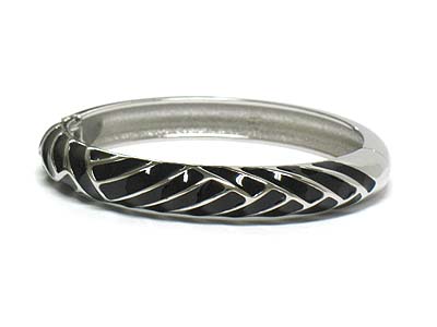 Enamel pattern bangle bracelet