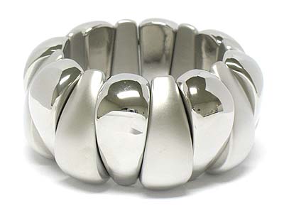 Multi clear and foggy hollow pieces stretch bracelet