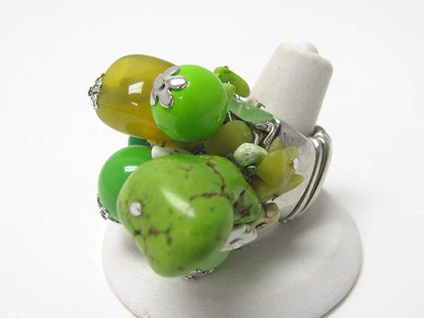 Natural stone acryl ball cluster stretch ring