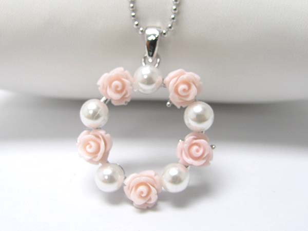 Made in korea whitegold plating pearl and acryl flower setting round pendant necklace