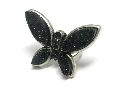 Natural looking rough surface crystal butterly adjustable ring