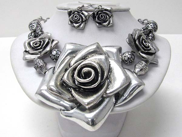 Massive style metal rose pendant necklace earring set