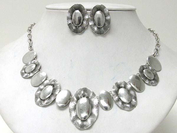 Vintage style metal oval disk link necklace earring set