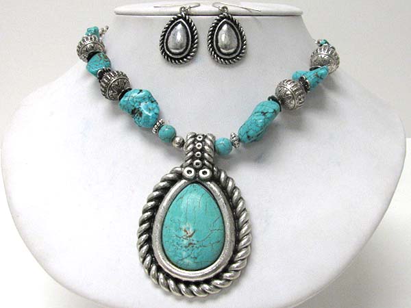 Oval turquoise stone medallion neckalce earring set