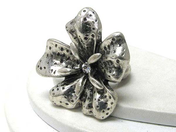 Large  metal art deco flower stretch ring