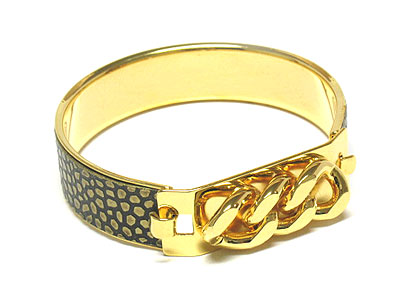 Chain accent metal bangle