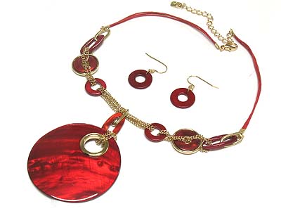 Large round shell disk pendant necklace and earring set