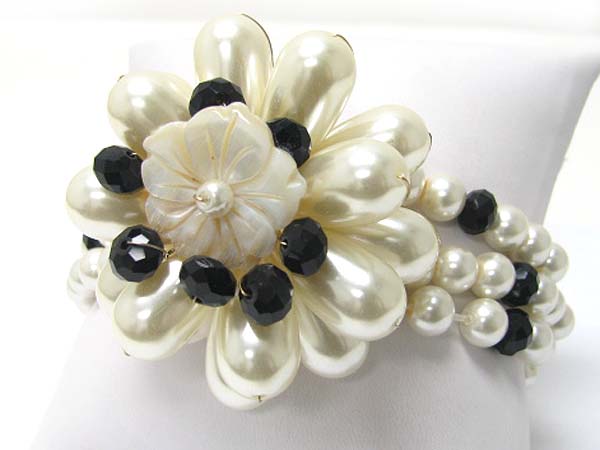 Pearl and glass stone deco flower top stretch bracelet