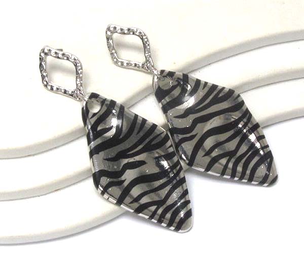 Zebra pattern metal earring