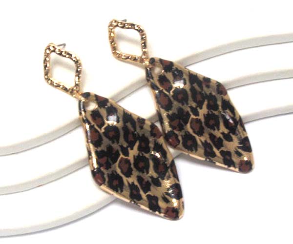 Leopard pattern metal earring