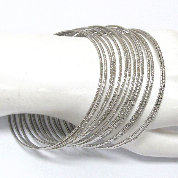 Multi row metal bangle set